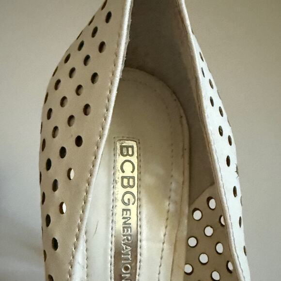 BCBGGeneration Polka White Perforated Heels size 6 NWOB - Picture 6 of 7